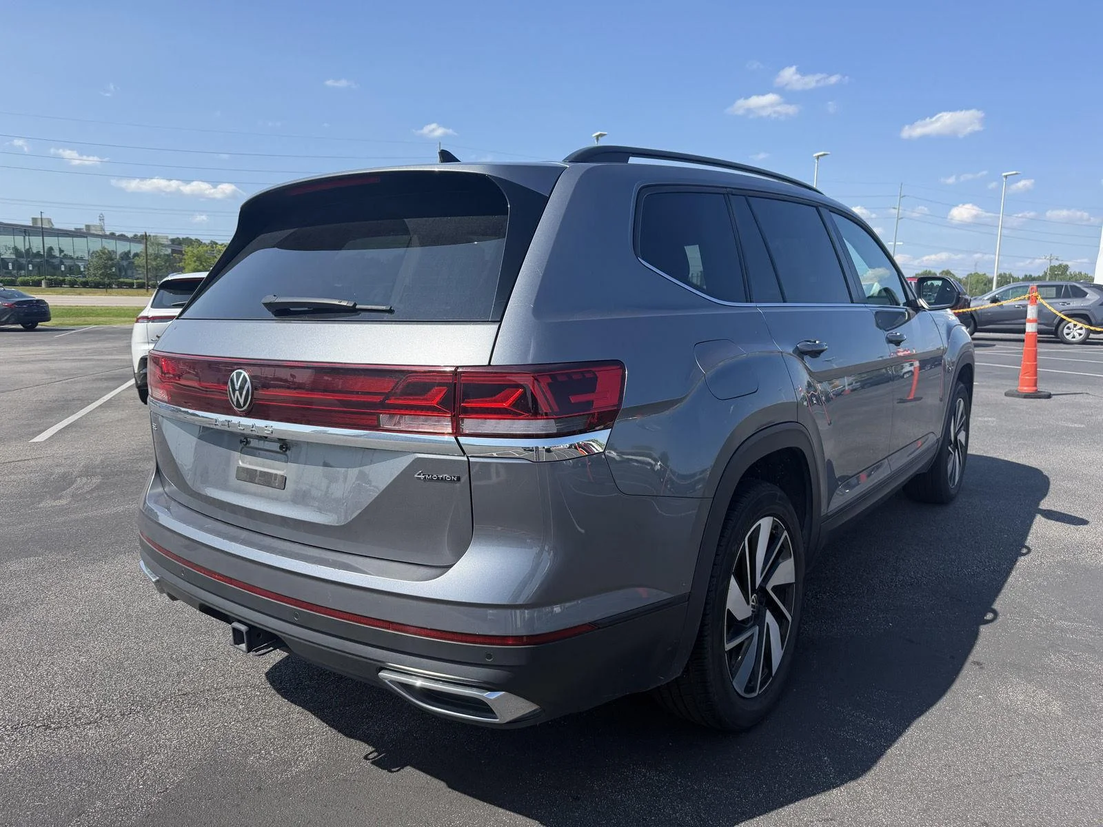 Used 2025  Volkswagen 2.0T SE w/Technology image 5