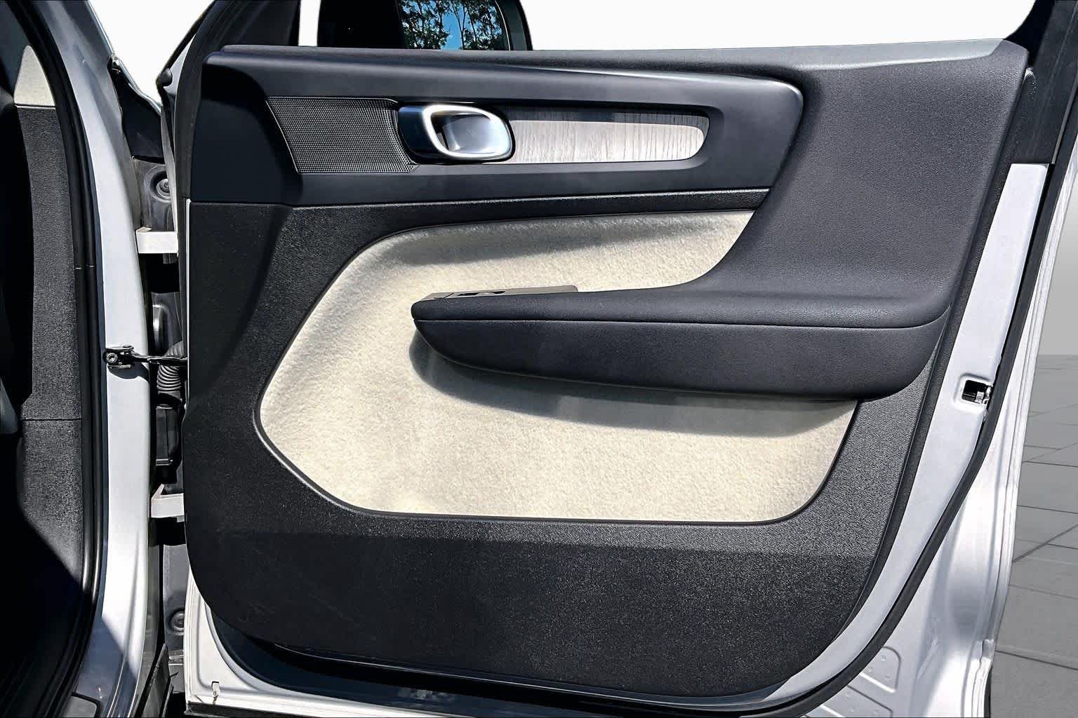Used 2023 Silver Dawn Metallic Volvo Plus Dark Theme image 23