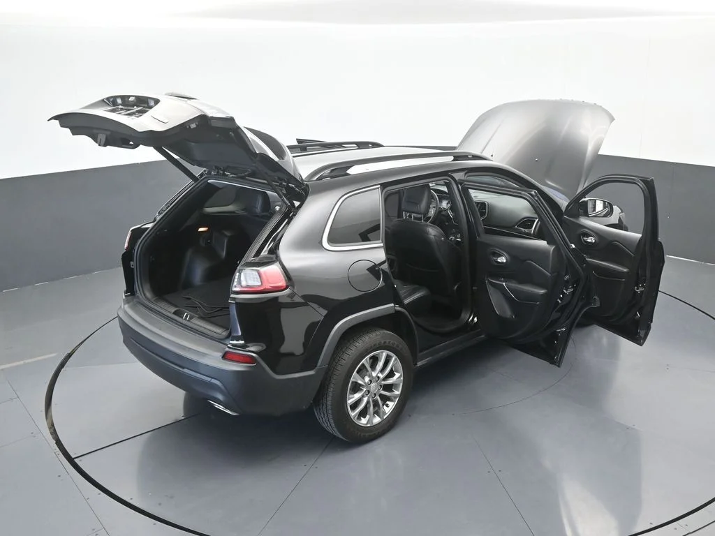 Used 2022 Diamond Black Crystal Pearlcoat Jeep Latitude Lux image 64