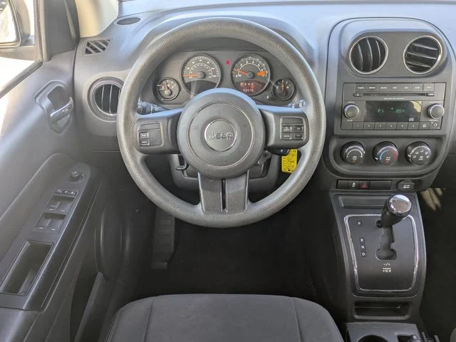 Used 2014 Bright White Clearcoat Jeep Sport image 16