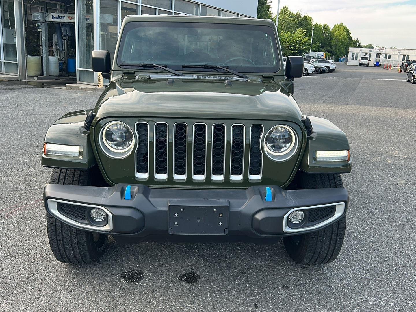 Used 2023 Sarge Green Clearcoat Jeep Sahara image 8