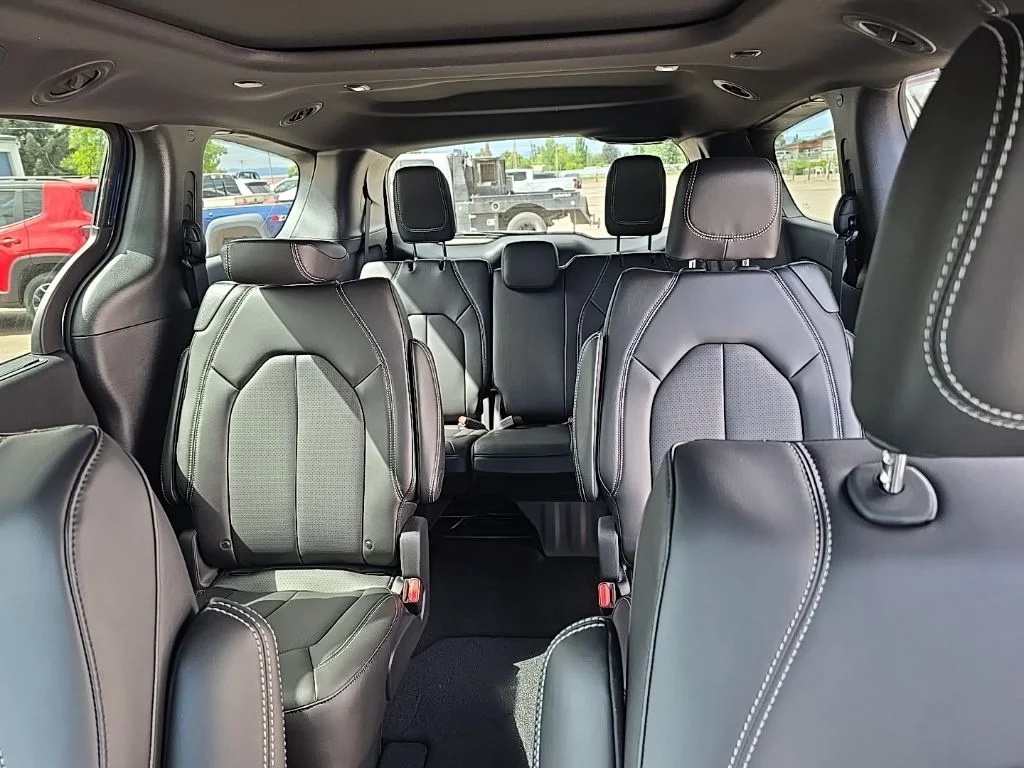 2025 Chrysler Pacifica Select - Photo 20