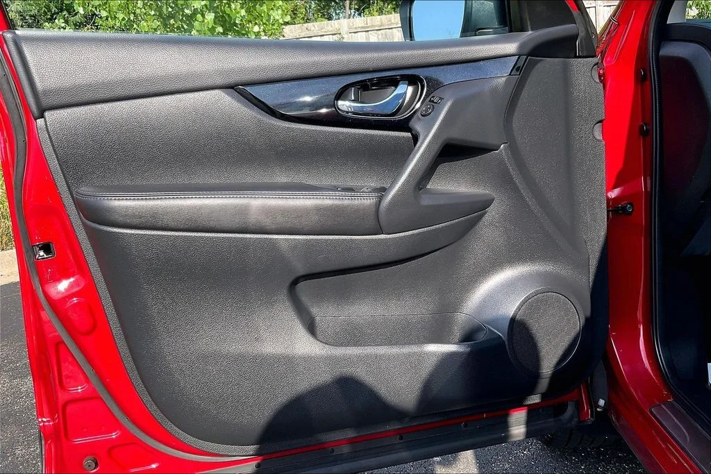 Used 2017 Red Nissan SV image 22