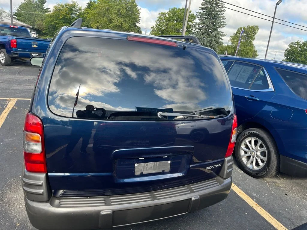 Used 2005 Blue Pontiac M16 image 4