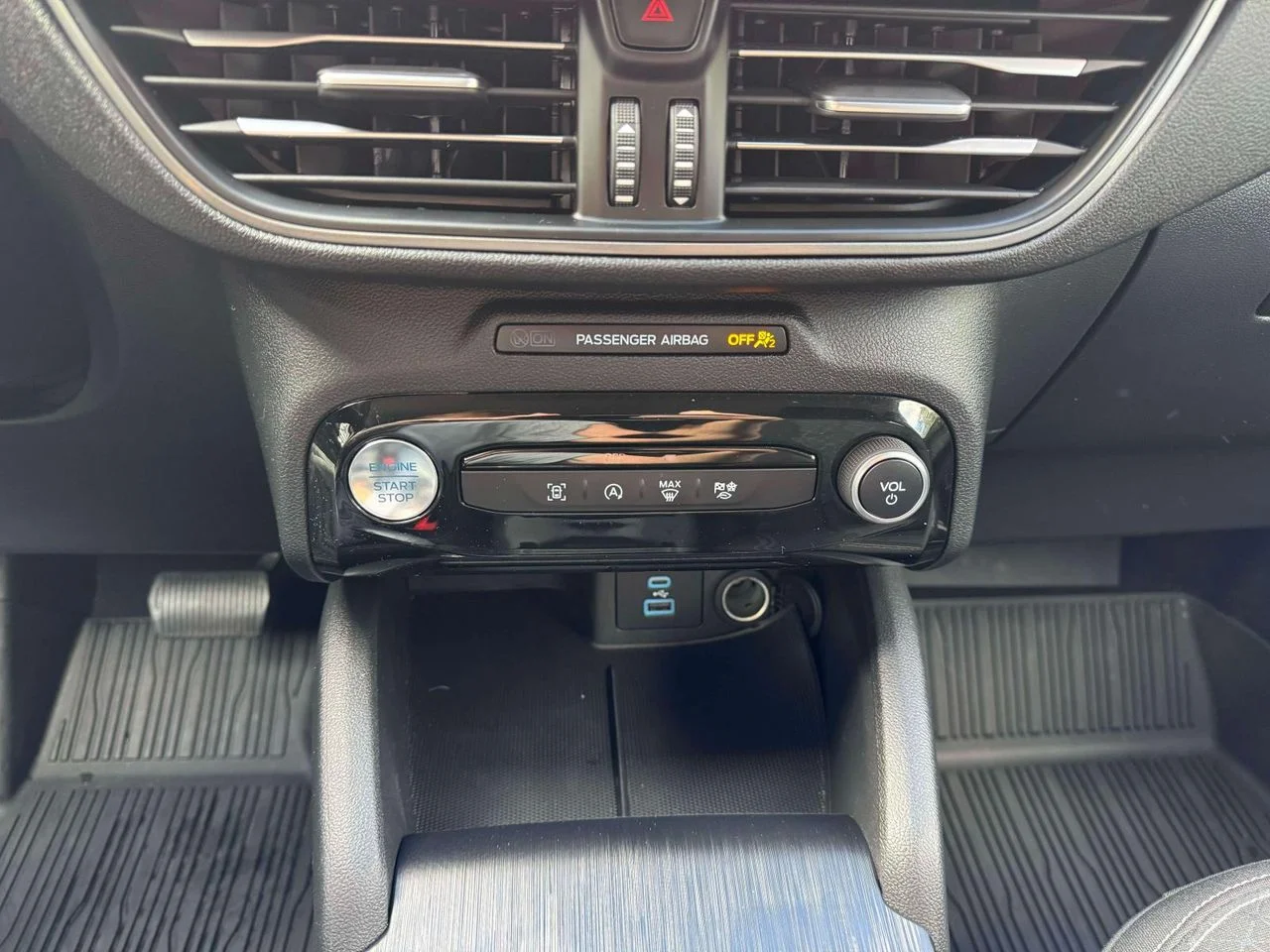 Used 2023 Agate Black Metallic Ford Active image 30