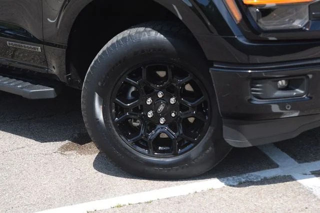 Used 2024 Black Ford XLT image 30