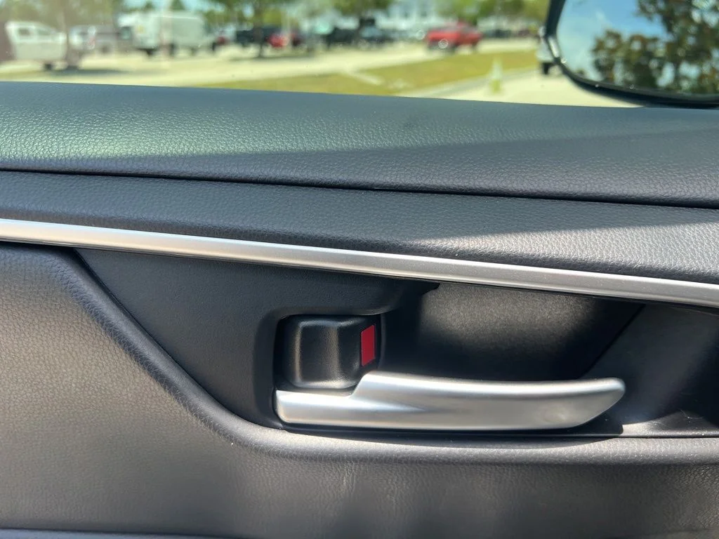 Used 2025  Toyota XLE image 39