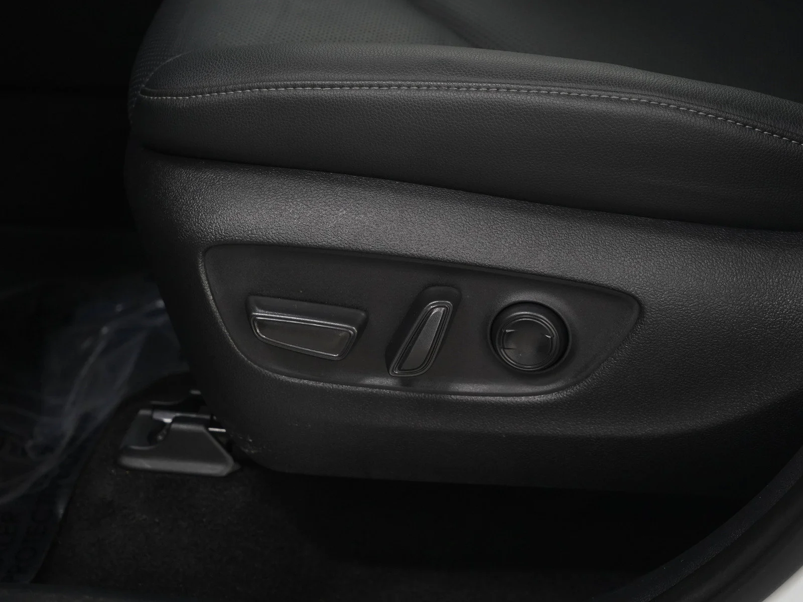 Used 2025  Toyota XLE image 25