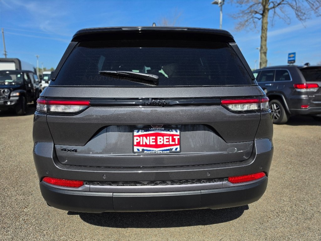 New 2026 Baltic Gray Metallic Clear-Coat Exterior Paint Jeep Laredo Altitude image 12