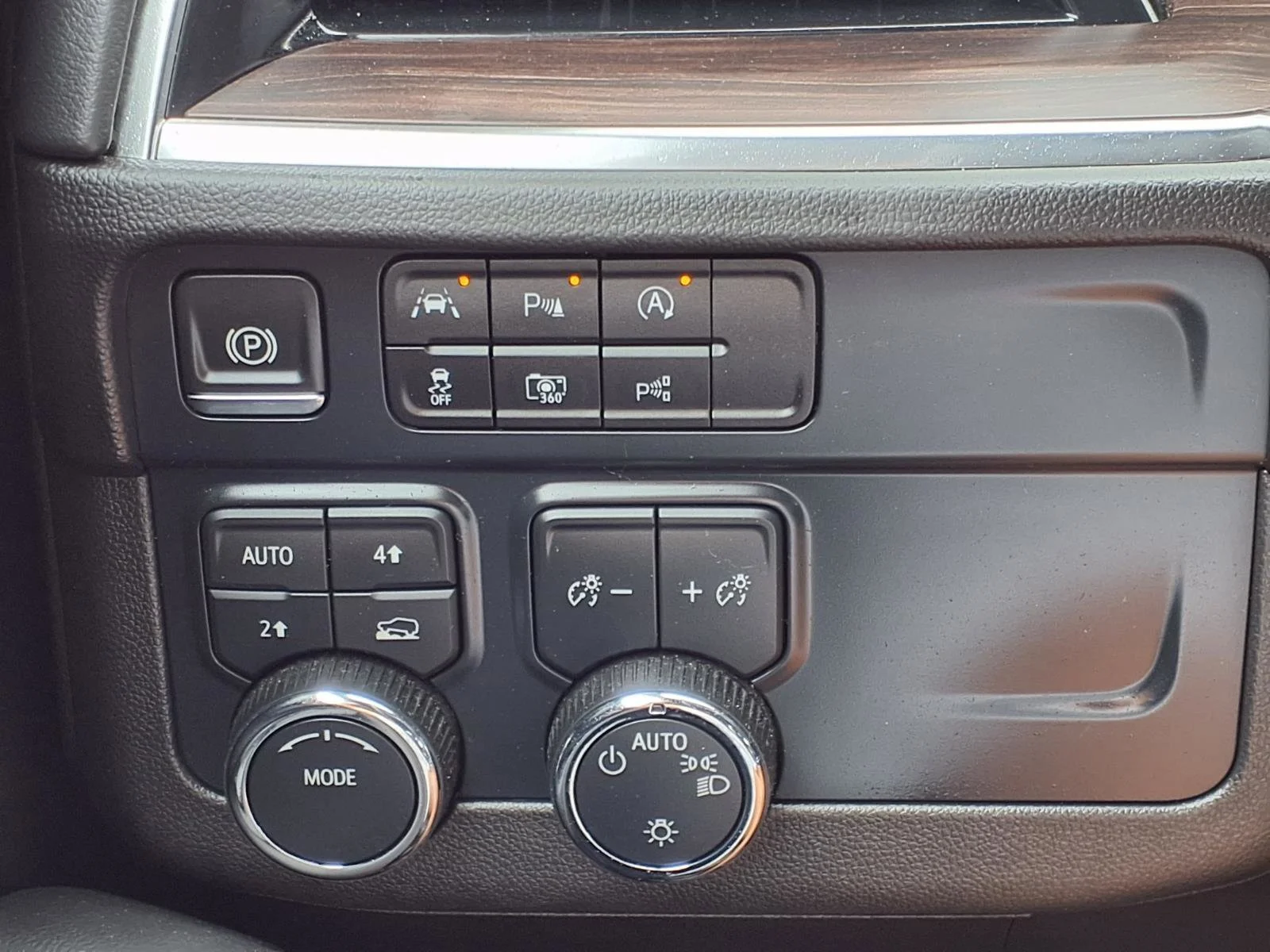 Used 2025 Summit White Chevrolet LT image 11