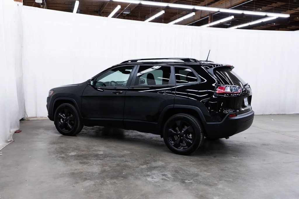 Used 2023 Black Jeep Altitude image 4