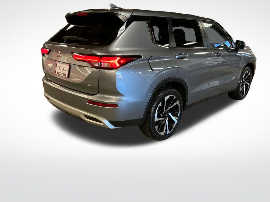 Used 2024  Mitsubishi SE image 5