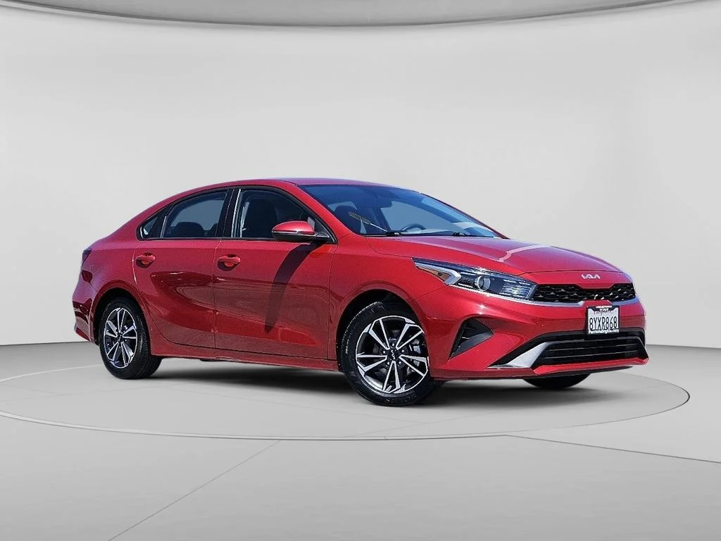 Used 2022 Red Kia LXS image 4