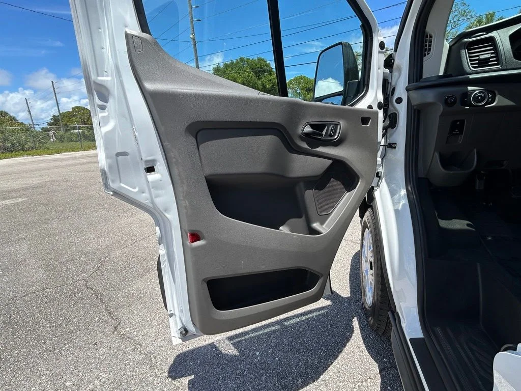 Certified Used 2024 Oxford White Ford XLT image 34
