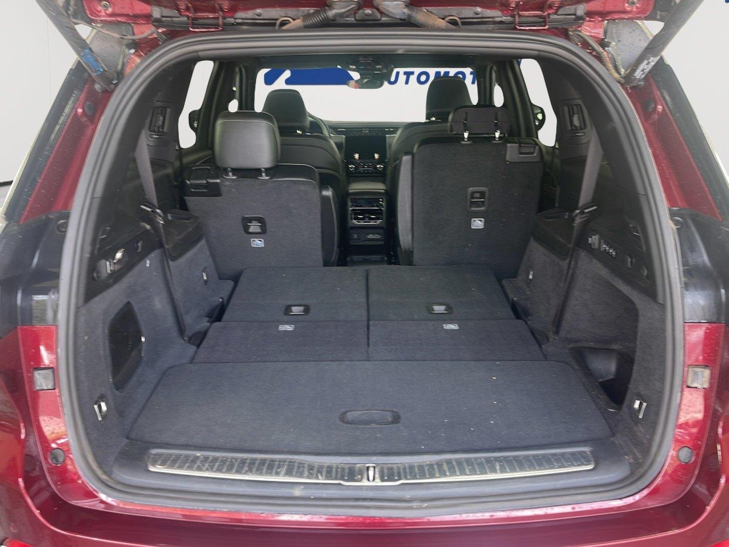 Used 2024 Velvet Red Pearlcoat Jeep Overland image 9