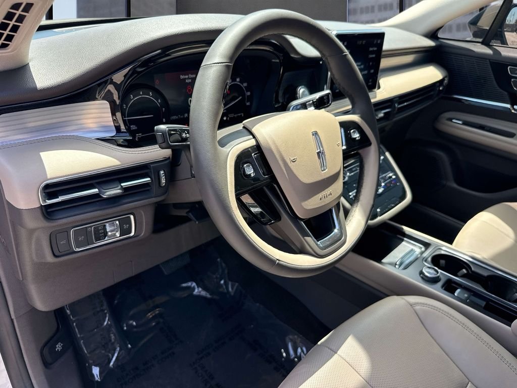 Certified Used 2022 Pearl Metallic Lincoln Standard image 29