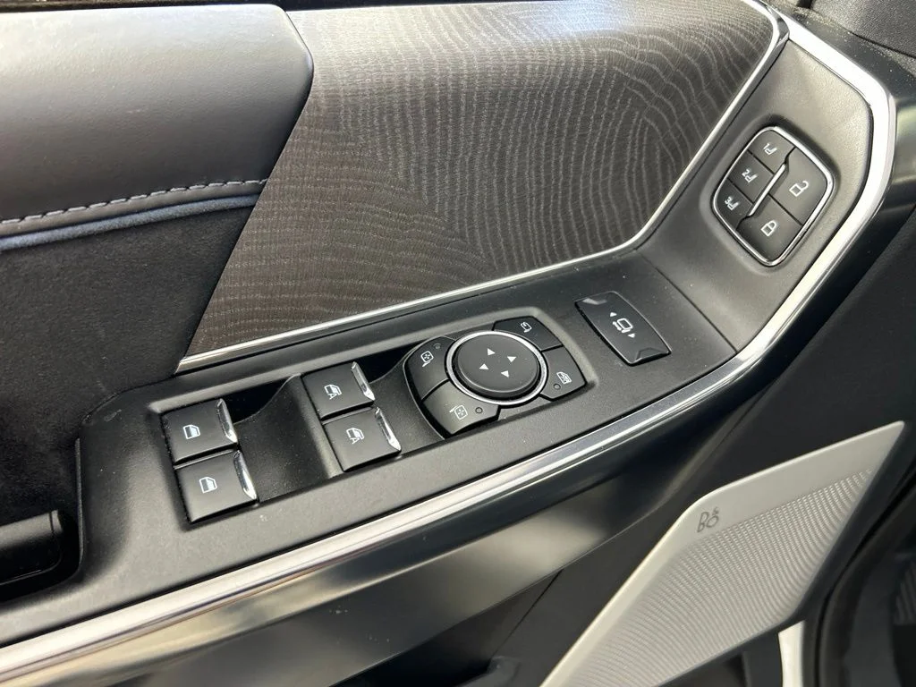 Used 2025 White Ford Platinum image 18