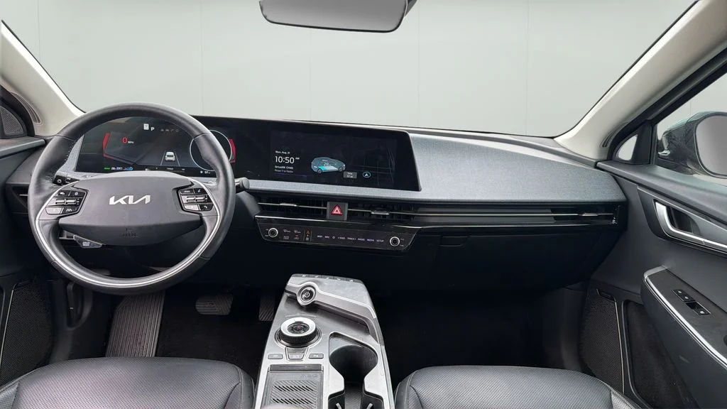 Used 2023 White Kia Wind image 11