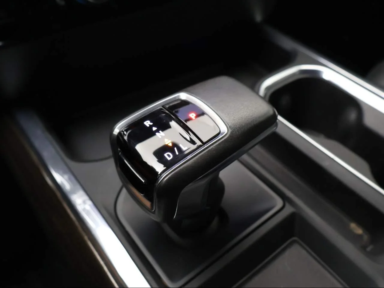 Used 2022 SUMMIT WHITE Chevrolet RST image 12