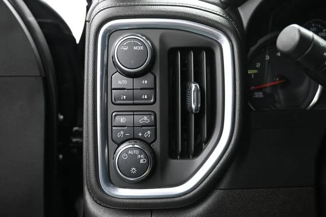 Used 2022 Mosaic Black Metallic Chevrolet RST image 13