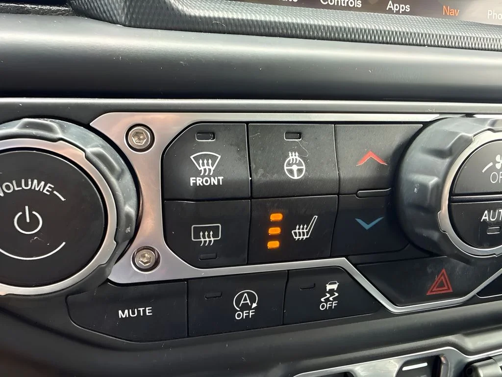 Used 2022 White Jeep Unlimited Sahara image 19