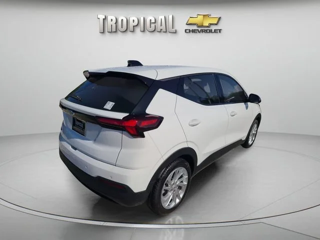 New 2027 Summit White Chevrolet LT image 5