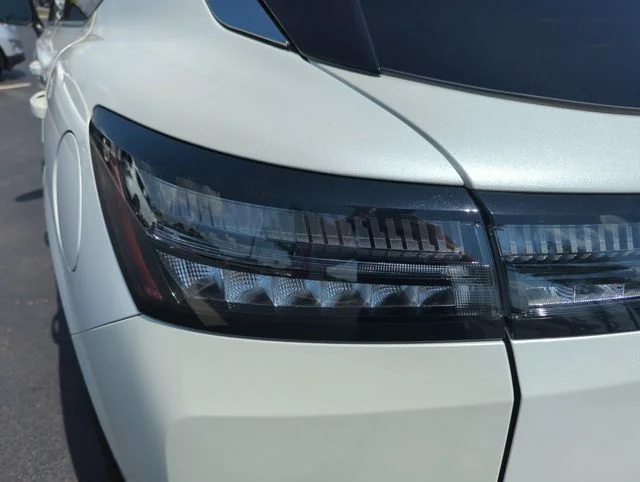 Used 2025 White Nissan SL image 18
