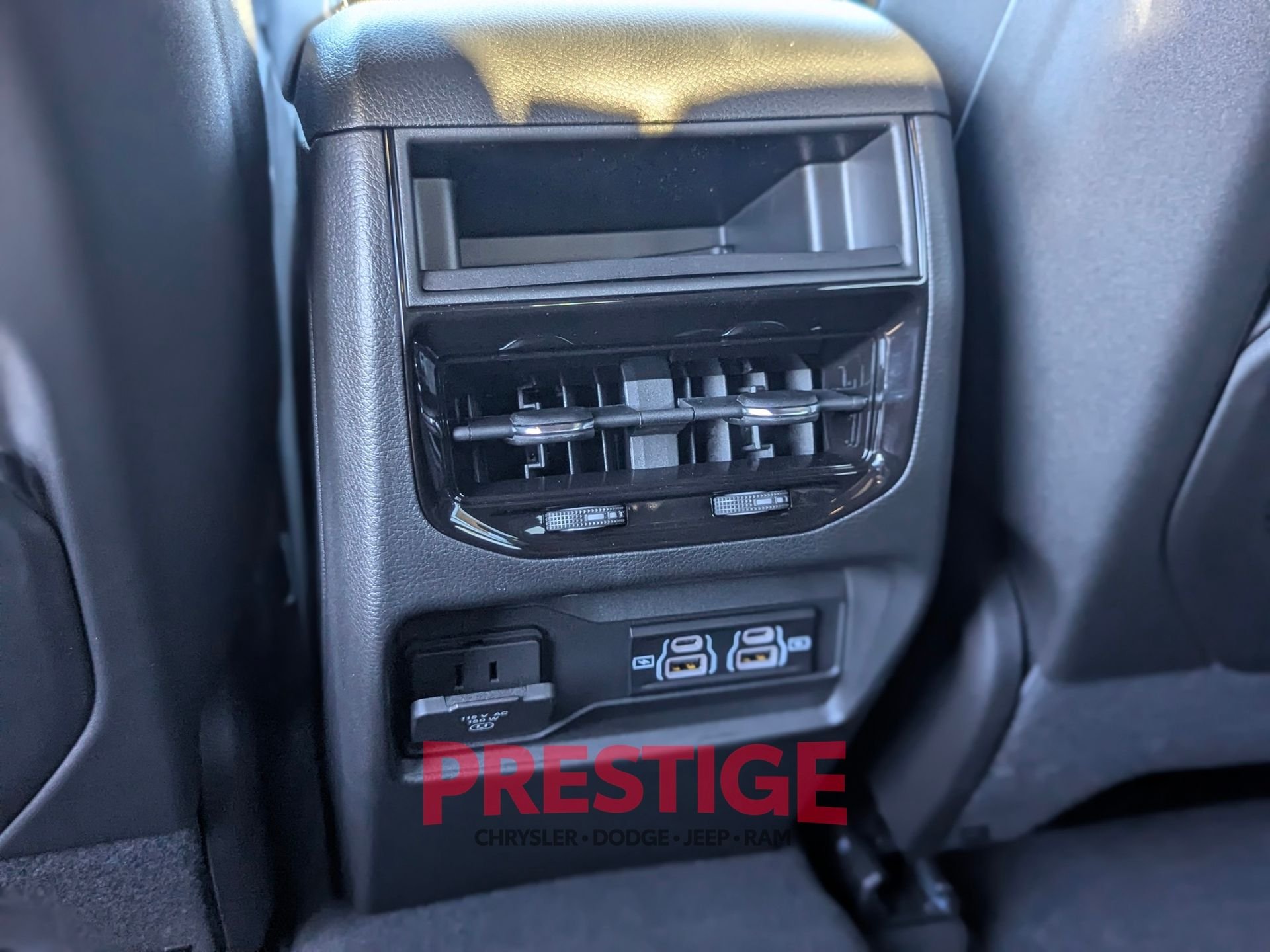 2025 Jeep Grand Cherokee Altitude - Photo 25