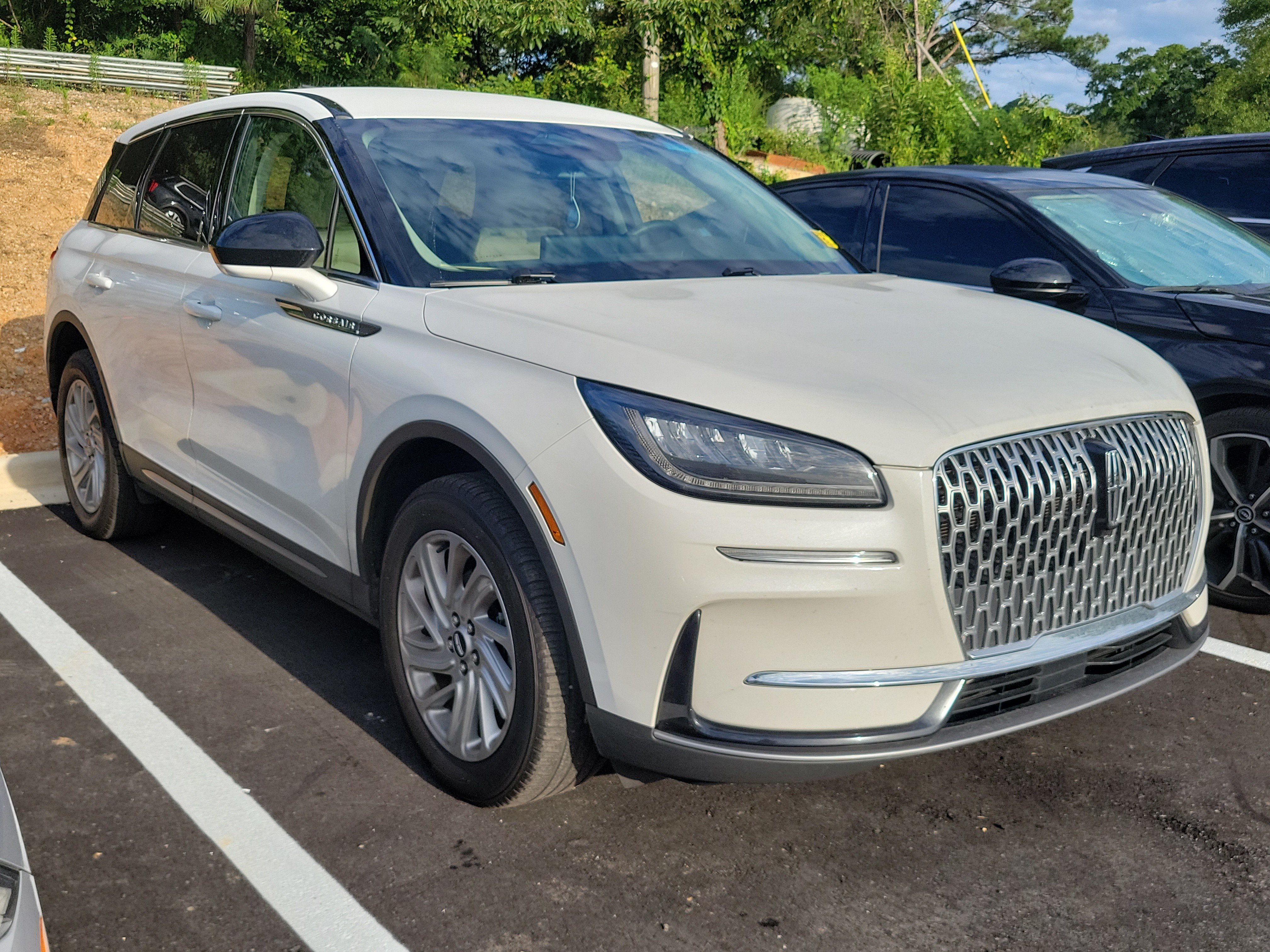 Used 2023 White Metallic Lincoln Standard image 1