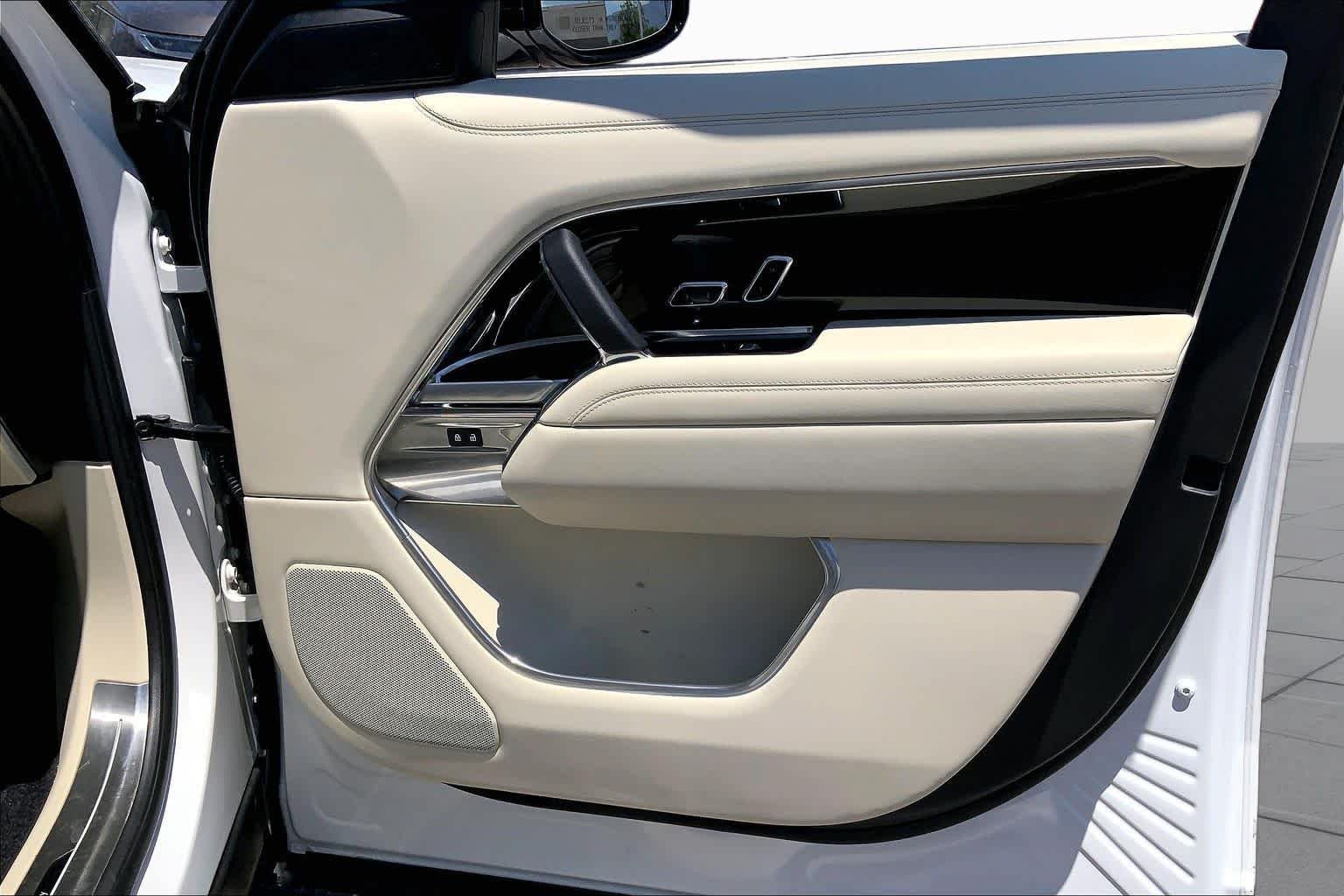 Used 2023 Ostuni Pearl White Land Rover Autobiography image 22
