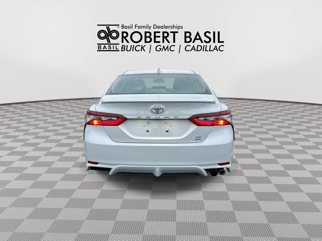 Used 2024  Toyota SE image 7