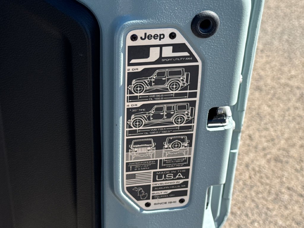 Used 2024 Gray Jeep Sport S 4xe image 13