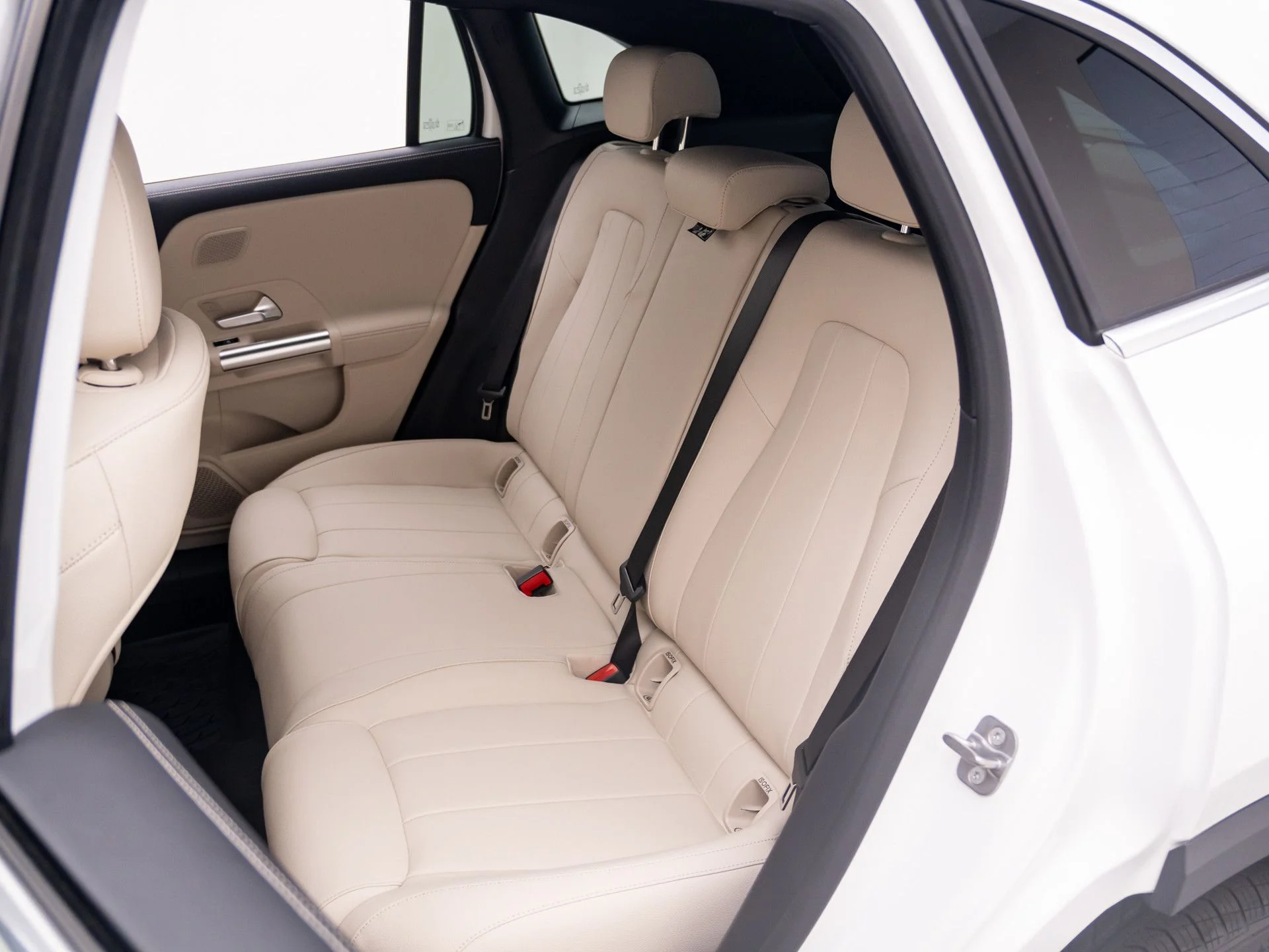 New 2026 White Mercedes-Benz GLA 250 image 17