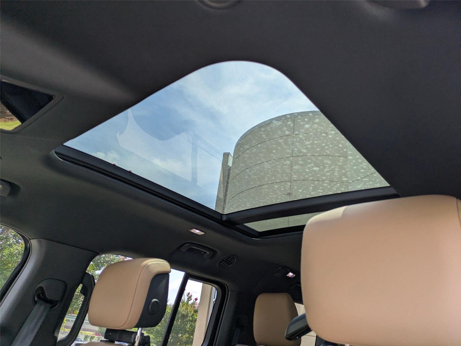 New 2026 Sedona Red Metallic Land Rover S image 25