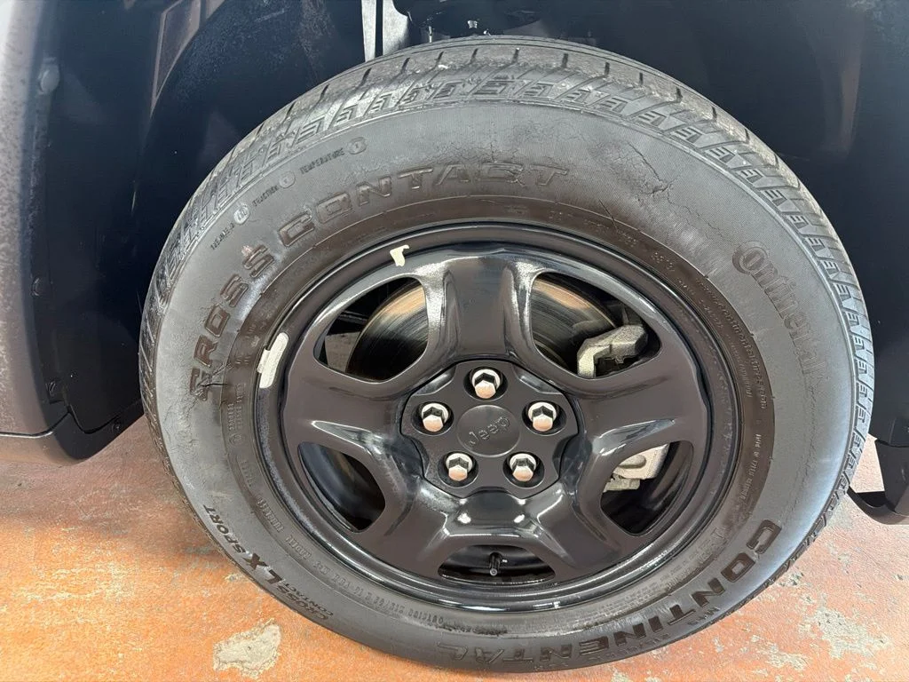 Used 2020 Granite Crystal Metallic Clearcoat Jeep Sport image 11