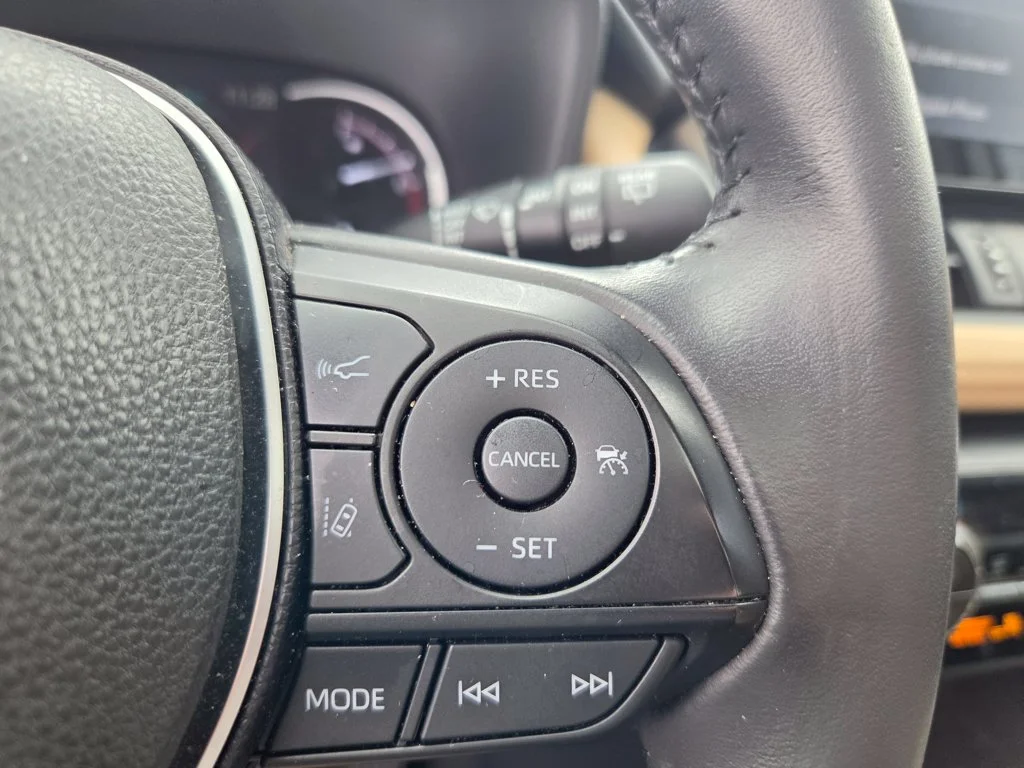Used 2019  Toyota Limited image 15