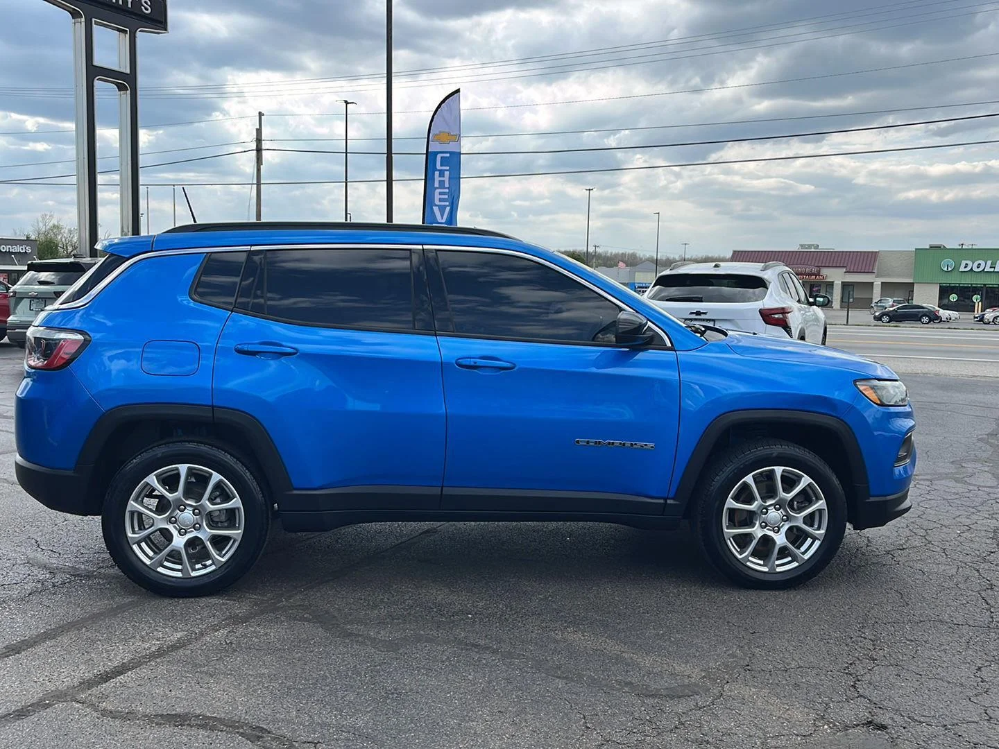 Used 2024 Hydro Blue Pearlcoat Jeep Latitude Lux image 6
