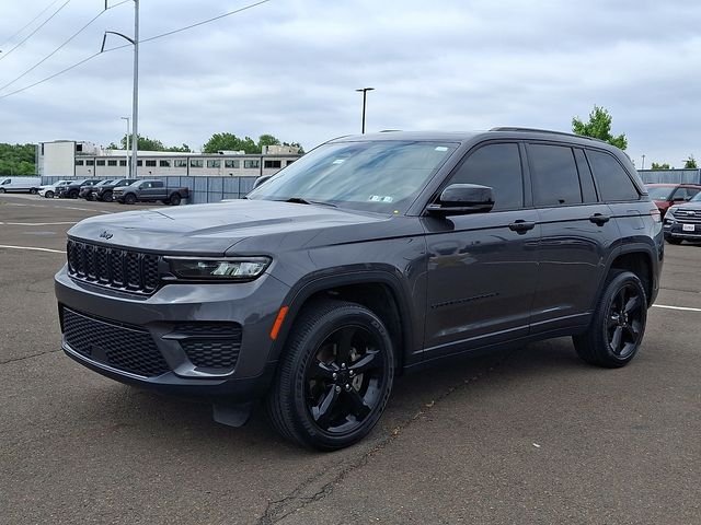 Used 2023 Gray Jeep Altitude X image 3