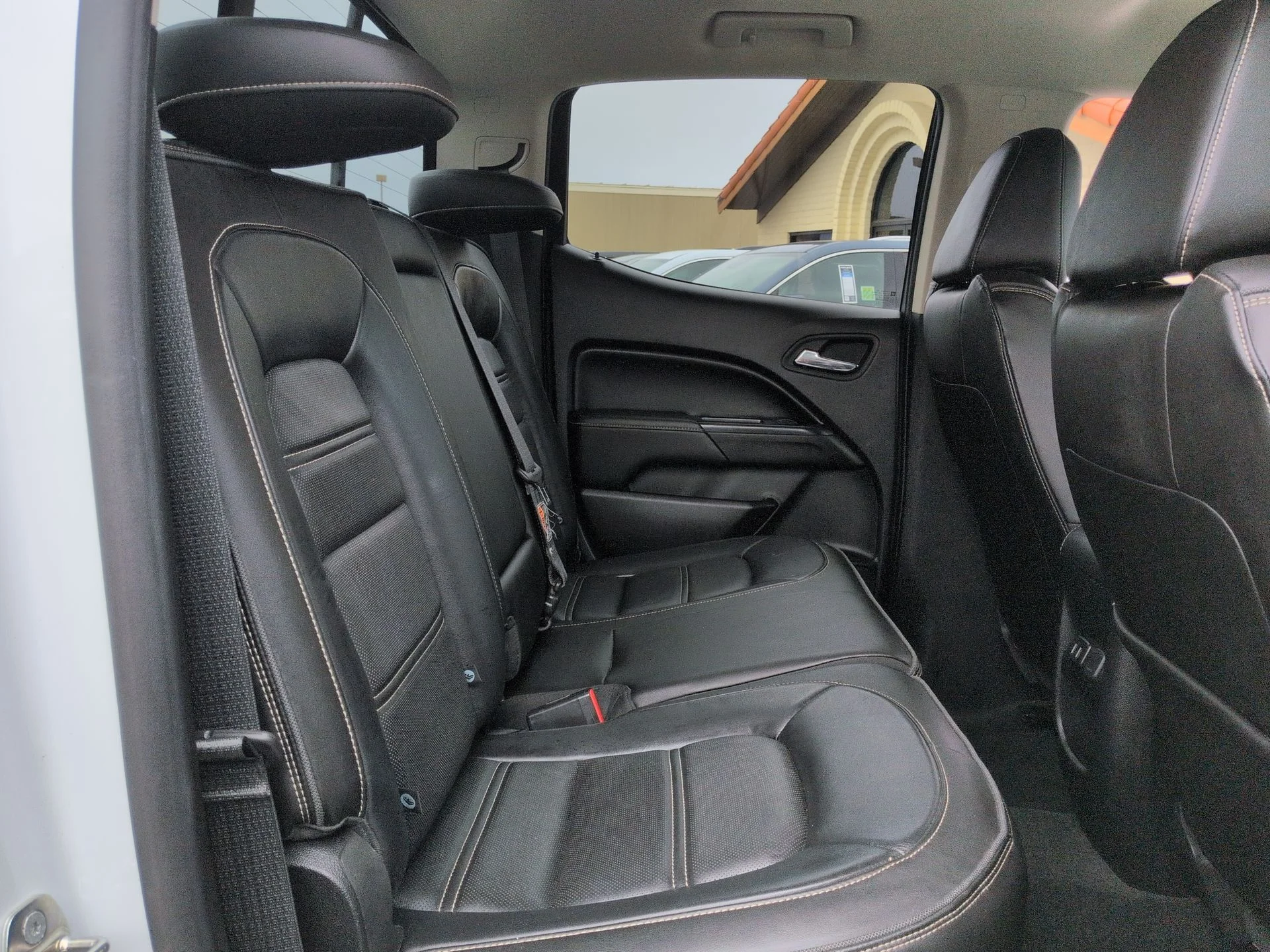 Used 2018 White GMC Denali image 28