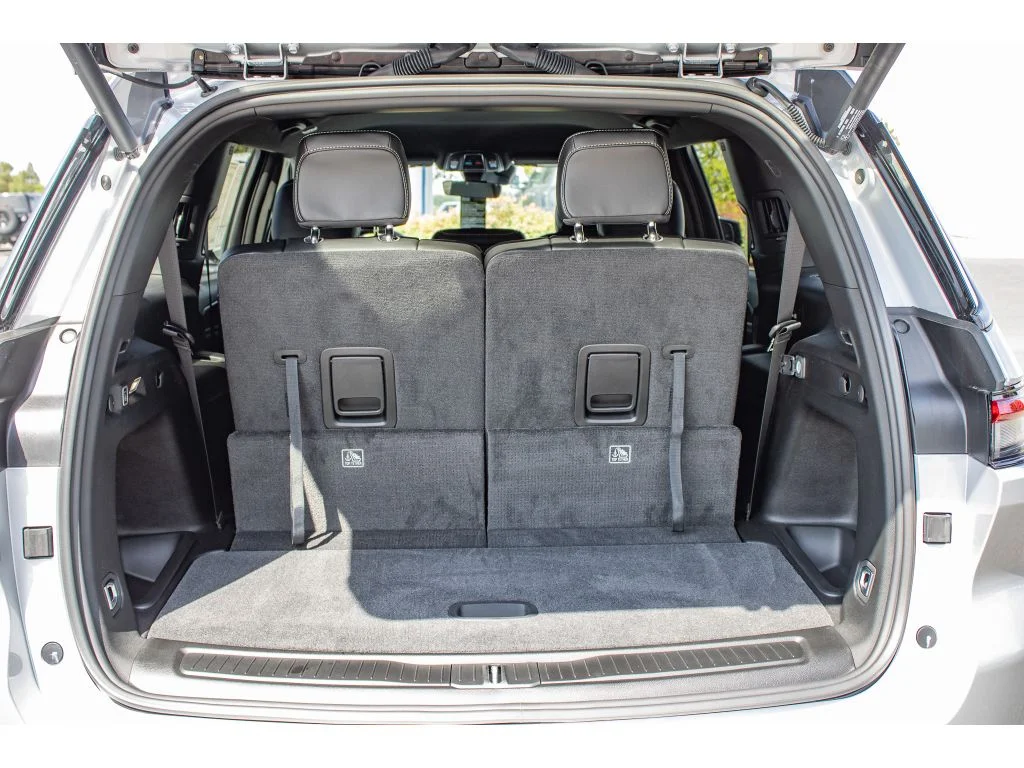 New 2026 Silver Zynith Exterior Paint Jeep Laredo Altitude image 12