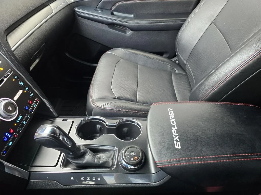 Used 2016 Red Ford Sport image 17