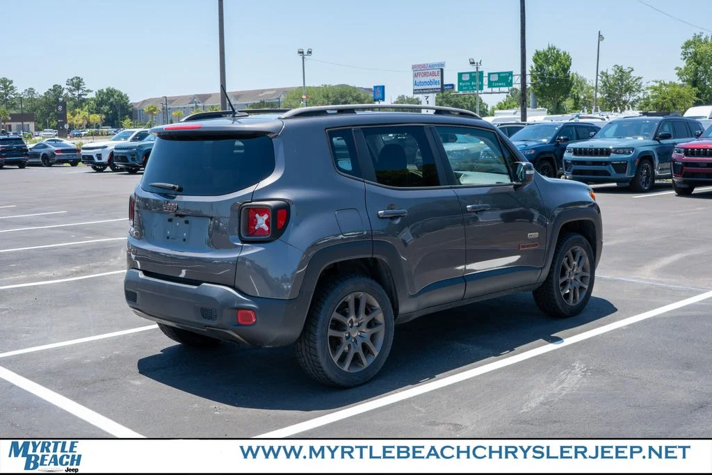Used 2016 Granite Crystal Metallic Clearcoat Jeep Latitude image 6