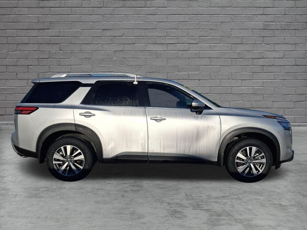 Used 2023 Silver Nissan SL image 12