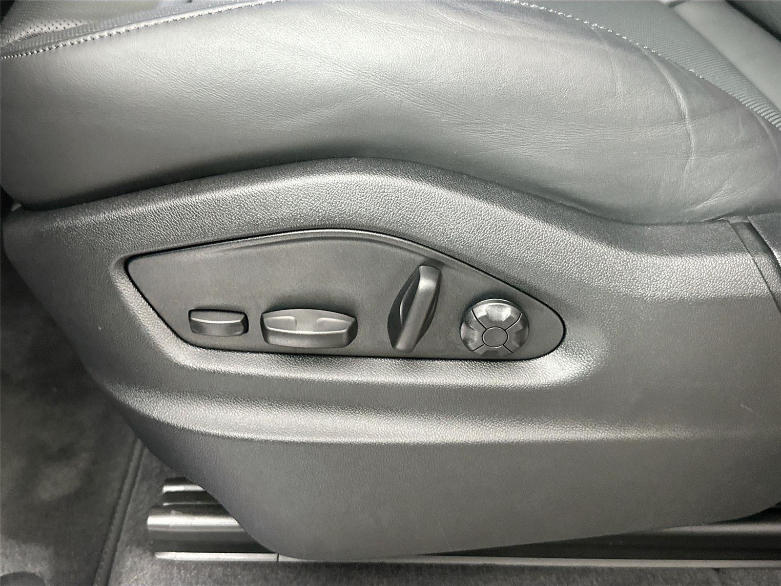 Certified Used 2025 Chromite Black Metallic Porsche S E-Hybrid Coupé image 32