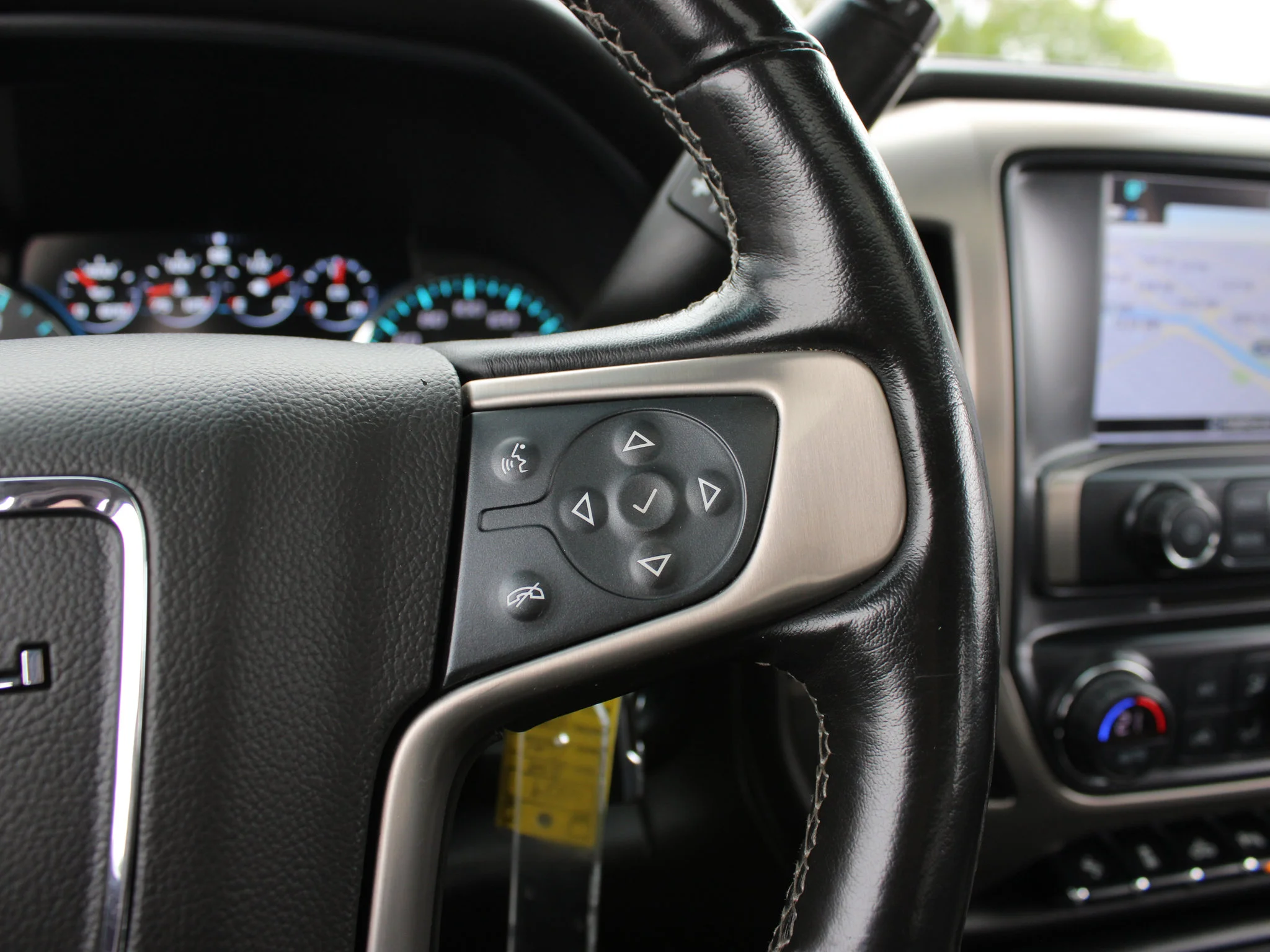 Used 2019 White GMC Denali * Diesel | 5th Wheel/Gooseneck Prep | Heated/Vented Leather | Sunroof | Remote Start image 26