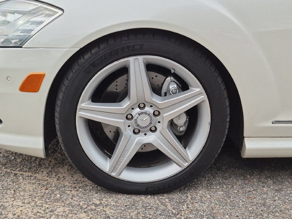 Used 2011 White Mercedes-Benz S 550 image 9