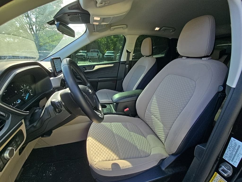 Used 2022 Black Ford SE image 14