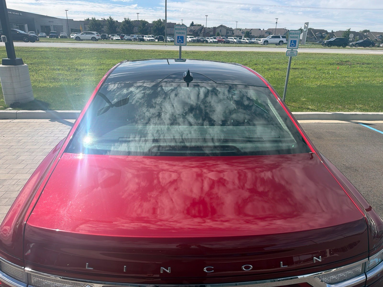 Used 2019 Red Lincoln Reserve image 6