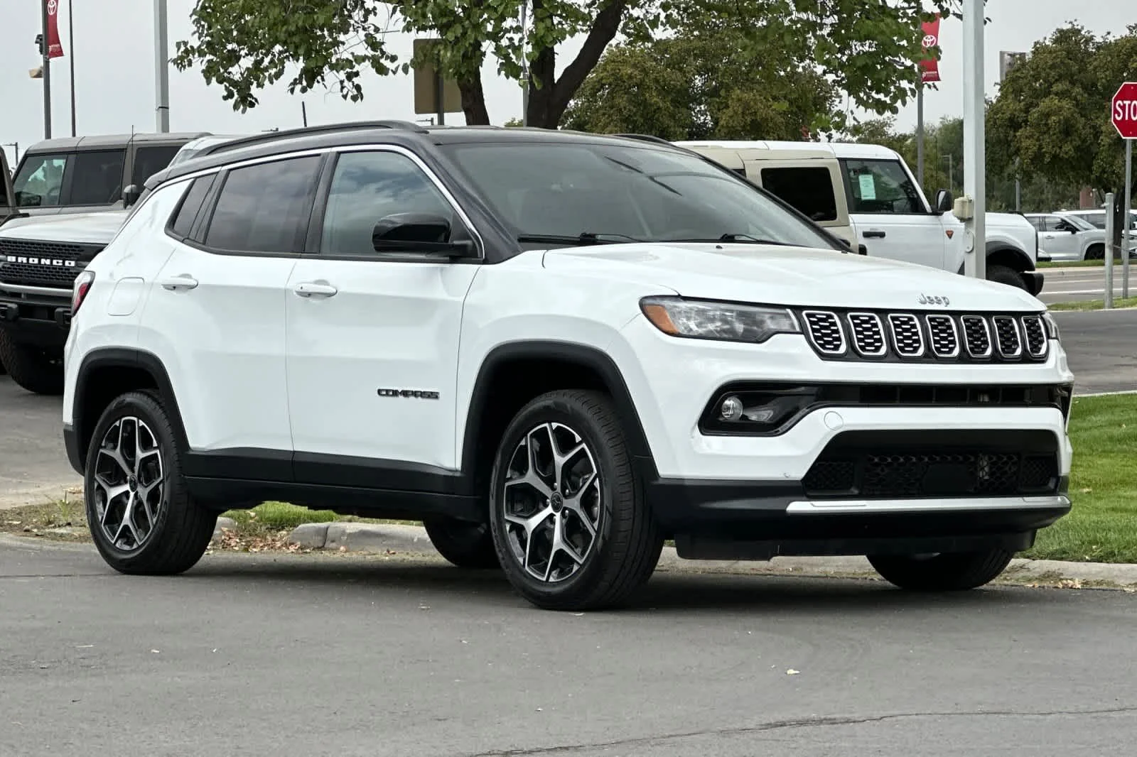 Certified Used 2025 Bright White Clearcoat Jeep Limited image 9