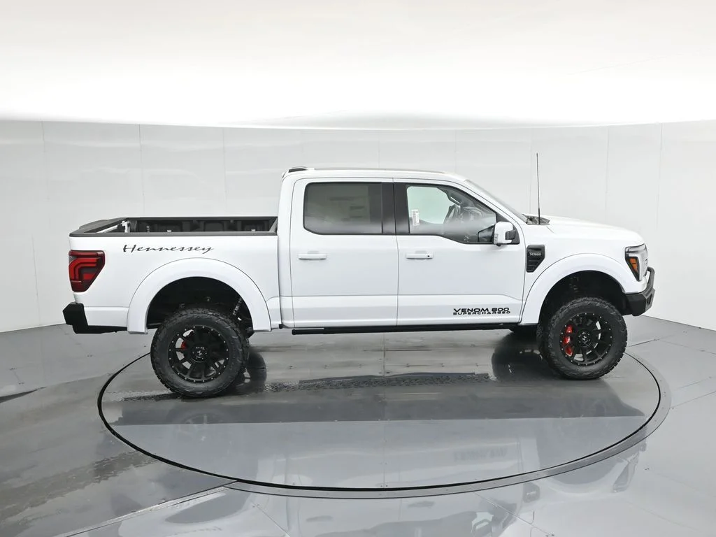 New 2025 Oxford White Ford Lariat image 42